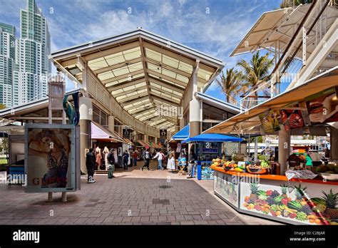Bayside marketplace fotos - Bayside Marketplace, a vibrant waterfront mall in downtown Miami—and the city’s most-visited attraction—sits above Biscayne Bay and features many shopping, dining, and entertainment options. The open-air market has more than 100 shops ranging from apparel to bath products to electronics, and often live performers are on hand to keep shoppers …